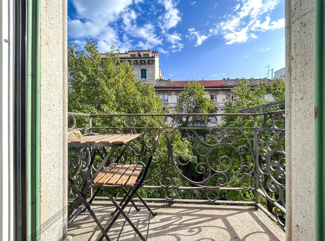 Casa Alberto Da Giussano, Elegante Bilocale In Centro Con Balcone Sul Parco Milánó Kültér fotó
